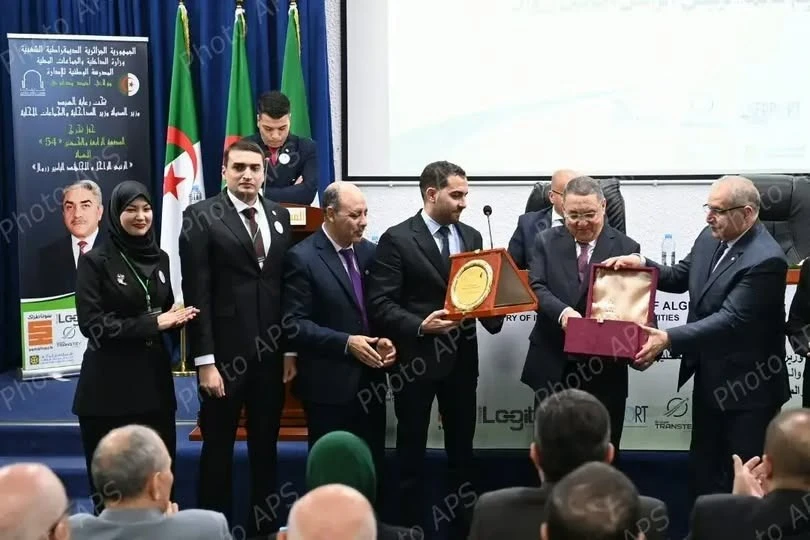مراد يشرف على حفل تخرج الدفعة ال 54 للمدرسة الوطنية للإدارة