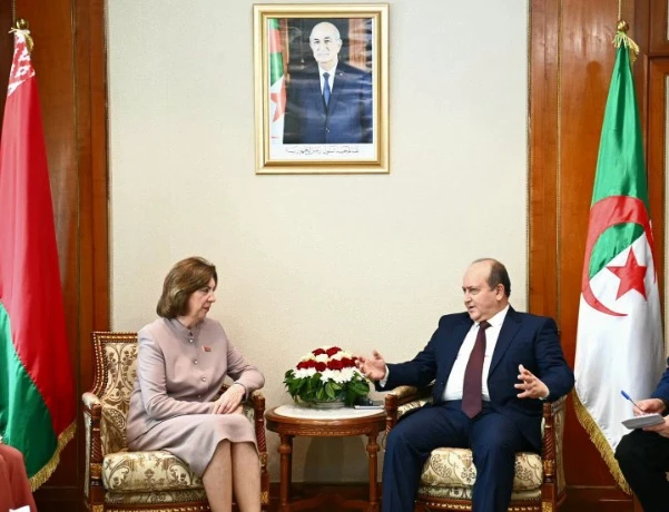 الوزير الأول يجري محادثات مع رئيسة مجلس الجمهورية للجمعية الوطنية لجمهورية بيلاروس