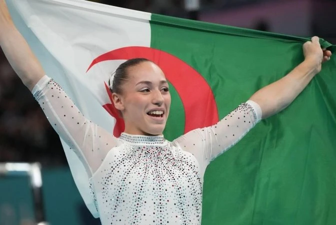 كايليا نمور تتوج بالميدالية  الفضية في  اختصاص عارضة التوازن بباكو