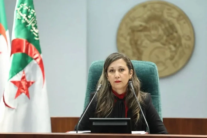 رئيسة المجلس الشعبي الوطني تهنئ يونس عياشي بعد تتويجه بطلا للعالم في الوثب العالي
