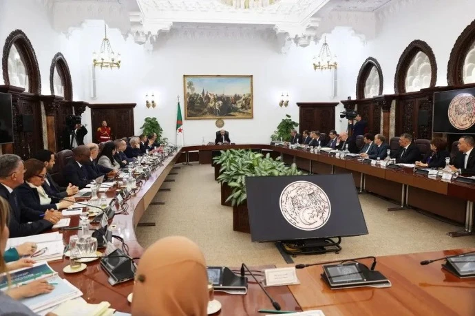 رئيس الجمهورية يكلف وزير الري الجديد بتحضير مخطط تسيير جديد لقطاع المياه