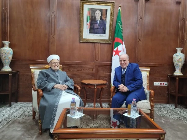 وزير الشؤون الدينية والأوقاف يستقبل خطيب المسجد الأقصى المبارك