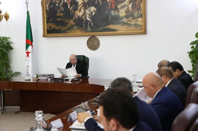 رئيس الجمهورية يأمر بخفض سن التقاعد لفائدة المعلمين وتوسيع الاستفادة من عطلة الأمومة