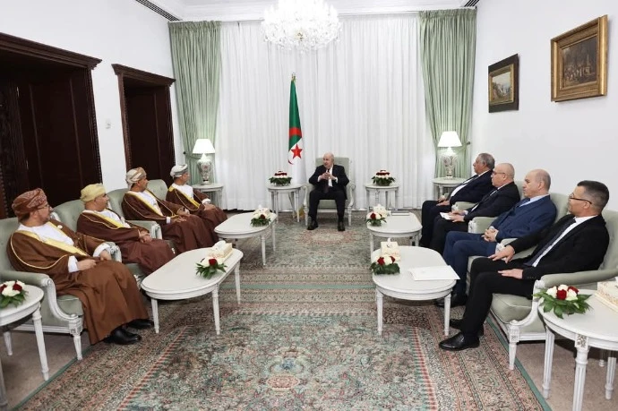 رئيس الجمهورية يستقبل رئيس جهاز الاستثمار العماني والوفد المرافق له