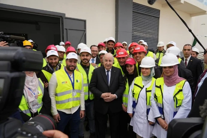 رئيس الجمهورية يشيد بتيمن الشعب الجزائري بجيل نوفمبر ورفعه للتحدي في كل القطاعات