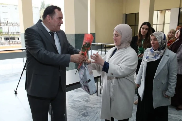 اليوم العالمي للمرأة: مزيان يشرف على حفل تكريمي على شرف عاملات وإطارات وزارة الاتصال