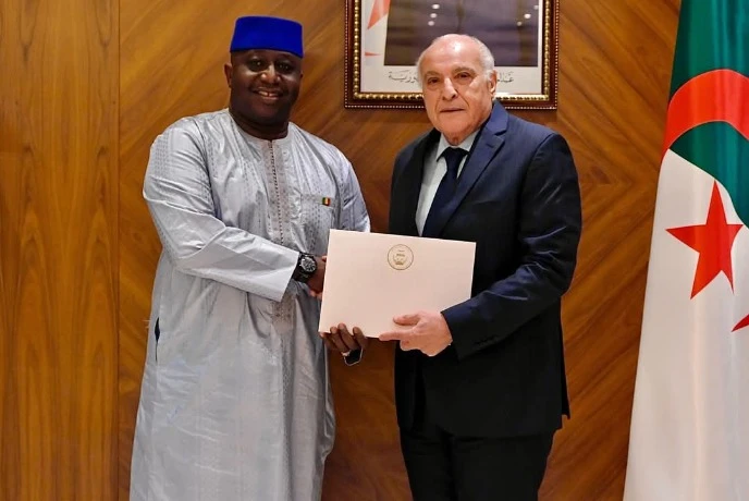 عطاف يستقبل السفير الجديد لجمهورية مالي لدى الجزائر