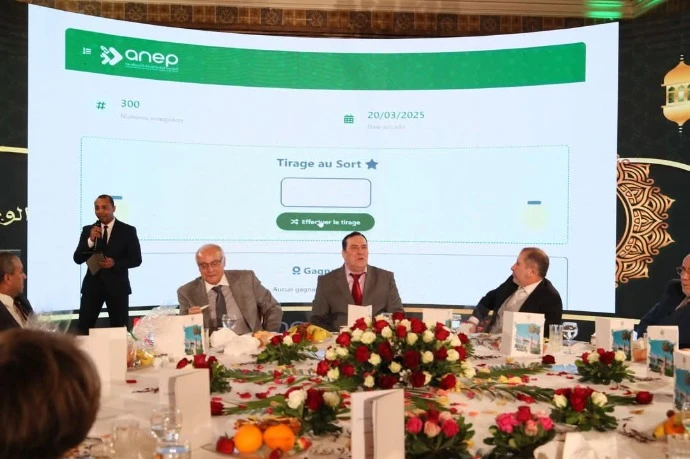 وزير الاتصال ينظم مأدبة افطار لفائدة الأسرة الإعلامية الوطنية