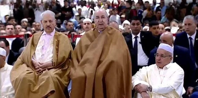 رئيس الجمهورية يؤدي صلاة عيد الفطر المبارك بجامع الجزائر
