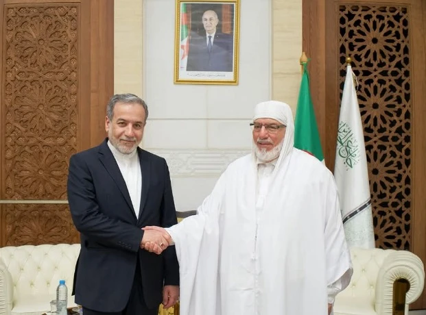 عميد جامع الجزائر يستقبل وزير الخارجية الإيرانيّ.