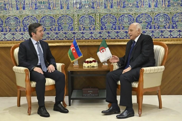 عطاف يستقبل نائب وزير الشؤون الخارجية لأذربيجان