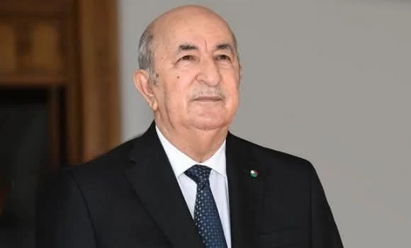 رئيس الجمهورية يضع حجر الأساس لمشروع مركب انتاج "مركز وكريات الحديد" بمنطقة "توميات" ببشار