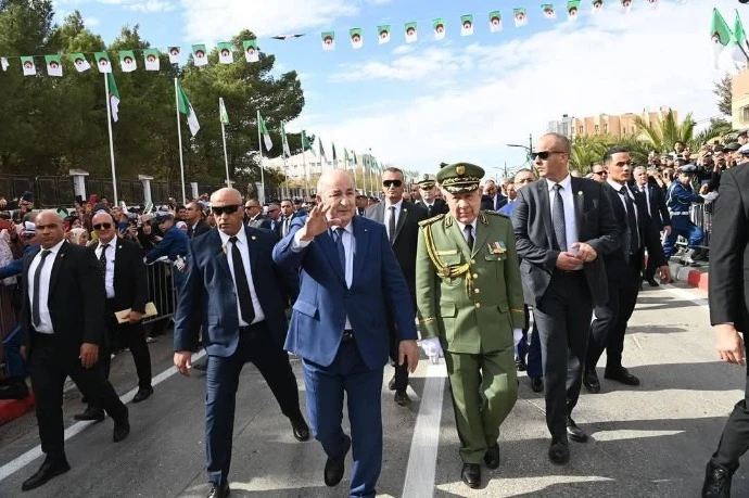 رئيس الجمهورية يخص باستقبال شعبي حار من قبل مواطني وأعيان ولاية بشار