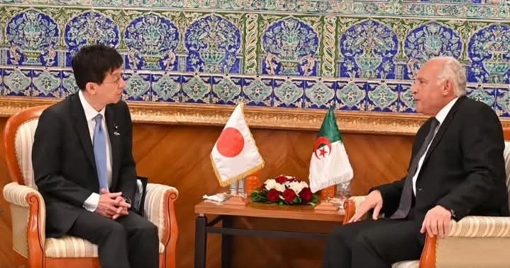عطاف يستقبل نائب وزير الشؤون الخارجية الياباني