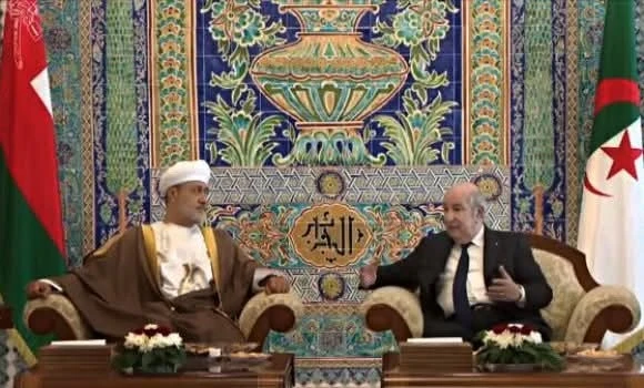 رئيس الجمهورية يجري محادثات ثنائية مع سلطان عمان بالقاعة الشرفية لمطار الجزائر الدولي