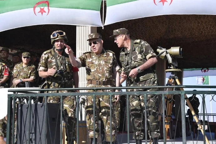 الفريق أول شنقريحة يشرف بتندوف على تنفيذ تمرين تكتيكي بالذخيرة الحية "الحصن المنيع 2025"