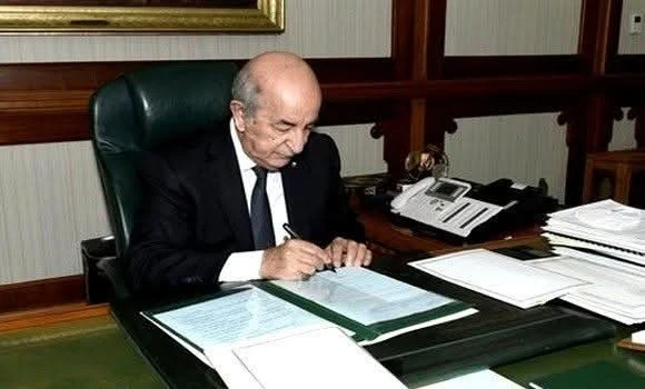 رئيس الجمهورية يوقع مرسومين رئاسيين يتعلقان بإجراءات العفو عن المحبوسين والنزلاء المتحصلين على شهادات التعليم والتكوين