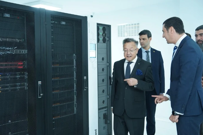 بداري يزور مركز بيانات متخصص في تطبيقات الذكاء الاصطناعي