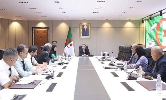 سعيود يشدد على تدعيم أسطول "لوجيترانس" لتعزيز تموين الجنوب بالوقود