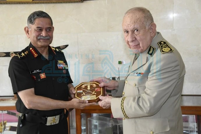 الفريق أول السعيد شنڨريحة يستقبل رئيس أركان القوات البرية الهندية