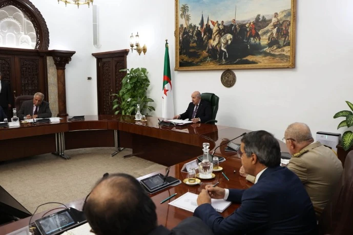 رئيس الجمهورية يترأس  اجتماع عمل خُصّص لقطاع التجارة وتعزيز آليات ضبط السوق الوطنية