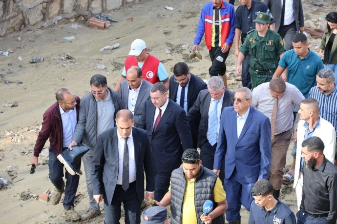 المسيلة : سعيود يعاين الأضرار المسجلة جراء السيول و يصغي لانشغالات المواطنين بسيدي عيسى