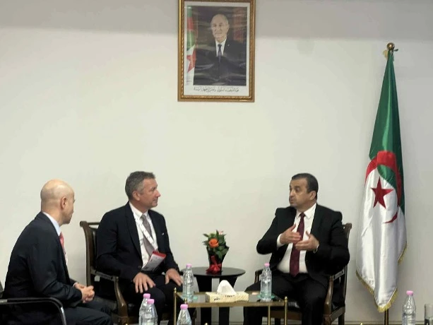 عرقاب يعقد لقاءات ثنائية مع رؤساء  الشركات العالمية للطاقة على هامش “ناباك 2025”