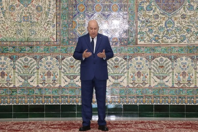 اليوم الوطني للهجرة:  رئيس الجمهورية يقف دقيقة صمت ترحما على أرواح الشهداء الخميس 16 أكتوبر 2025 13:10