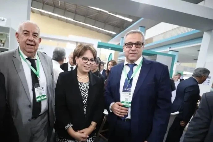 وزيرة الثقافة وعميد جامع الجزائر ورئيس المجلس الإسلامي الأعلى في زيارة لجناح غرفتي البرلمان سيلا