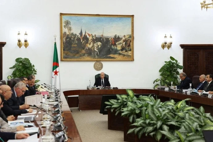 رئيس الجمهورية يشيد بمحتوى مشروع قانون المرور لتضمنه إجراءات مكثفة ومشددة