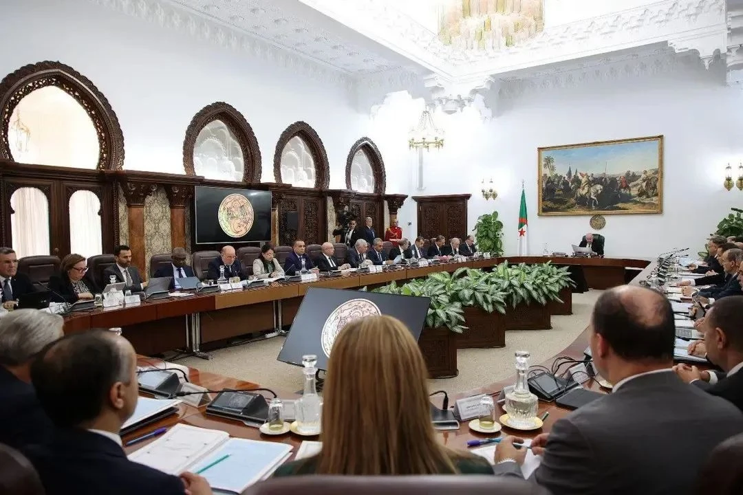 رئيس الجمهورية يأمر بتزويد ولايات الشلف ومستغانم وتلمسان بمياه البحر المحلاة في اسرع وقت ممكن