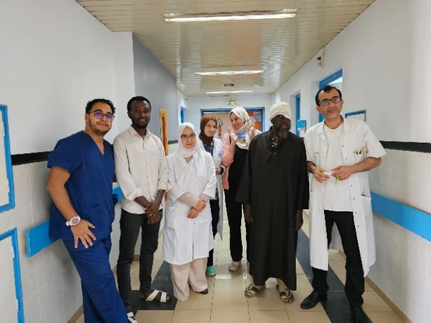 بعد  استئصال ورم في المخ وعلاج دام 4 أشهر ..   المريض يغادر مستشفى أول نوفمبر ويستعيد عافيته