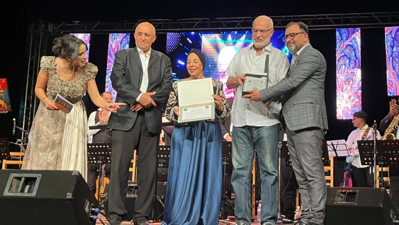 جمهور كبير يحضر  اختتام الطبعة 16 لمهرجان الأعنية الوهرانية ...عمالقة الفن الأصيل يصدحون ب"نبض الأصالة"