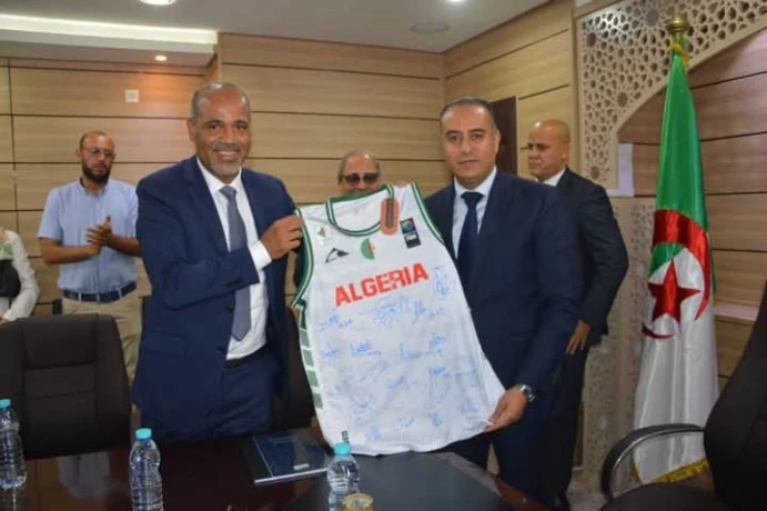 وزير الرياضة يستقبل أبطال العرب في كرة السلة