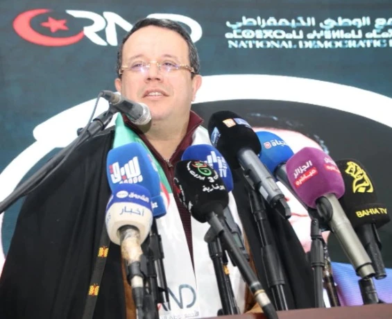 خلال تجمع شعبي بتلمسان....بودن يتحدث عن مشكل غلاء الاعلاف