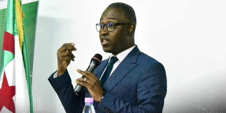 حيداوي يزور مخيم النوادي العلمية بسيدي فرج التابع لجامعة هواري بومدين  للعلوم والتكنولوجيا