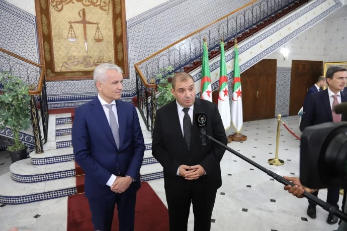 بوجمعة يستقبل وزير العدل والشرطة السويسري
