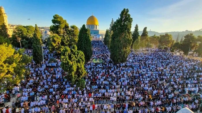 فلسطين: عشرات آلاف المواطنين يؤدون صلاة الجمعة في المسجد الأقصى المبارك