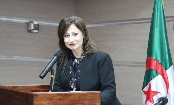 شرفي تشرف بالعاصمة على عملية توزيع الادوات المدرسية لفائدة أطفال يتامى