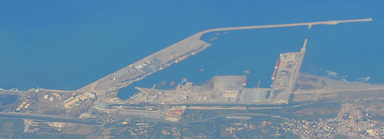 في ثاني محطة من زيارة العمل  لجيجل...الوزير الأول يتفقد أشغال توسعة الشطر الثاني لنهائي الحاويات بميناء جن حن