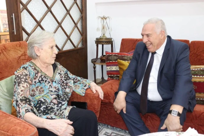 وزير المجاهدين يزور المجاهدة الرمز زهية خرف الله للاطمئنان على حالتها الصحية