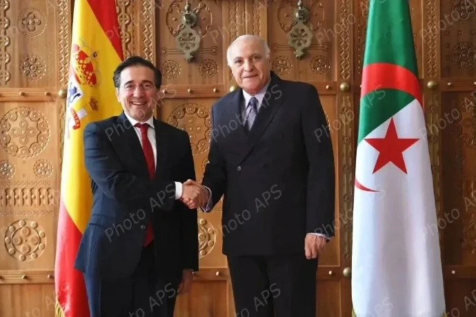 عطاف يستقبل نظيره الإسباني