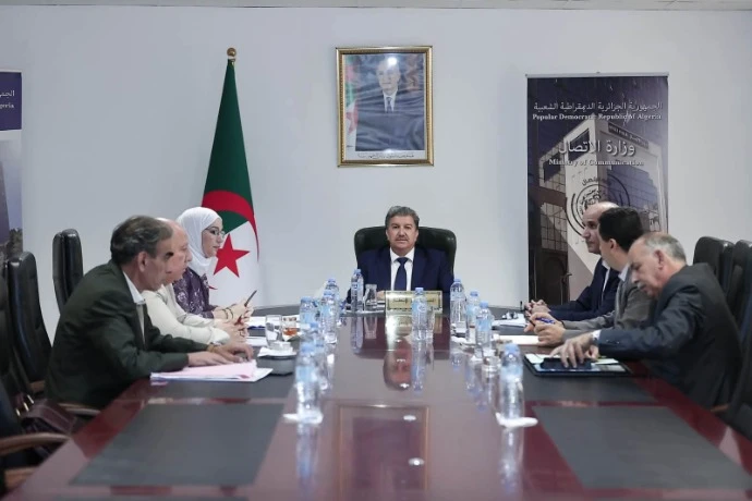 وزير الاتصال يترأس اجتماع عمل مع الاطارات المسيرة الرئيسية للمطابع العمومية التابعة للقطاع