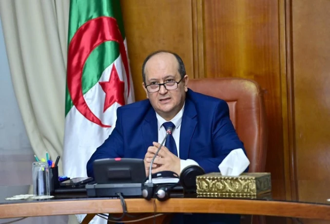 الوزير الأول يشرف على تنصيب فوج العمل المكلف بإعداد المرجع الوطني للإدماج  في صناعة السيارات والحافلات والدراجات النارية