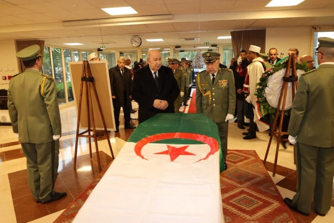 الجزائر في حداد على رحيل المجاهد والرئيس الأسبق اليامين زروال : وداع مهيب بقصر الشعب لرجل سجل بصمته في تاريخ الوطن"