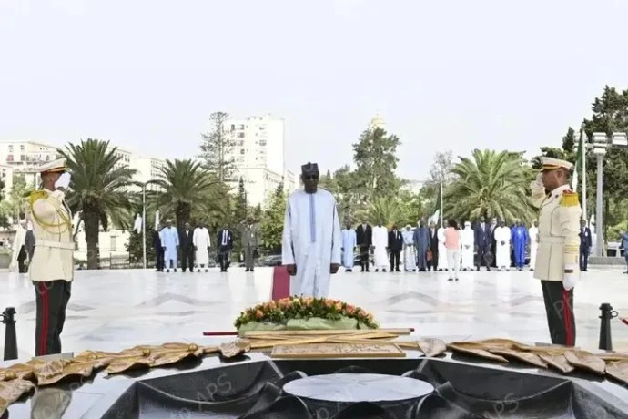 الوزير الأول لجمهورية النيجر يترحم بمقام الشهيد على أرواح شهداء الثورة التحريرية المجيدة