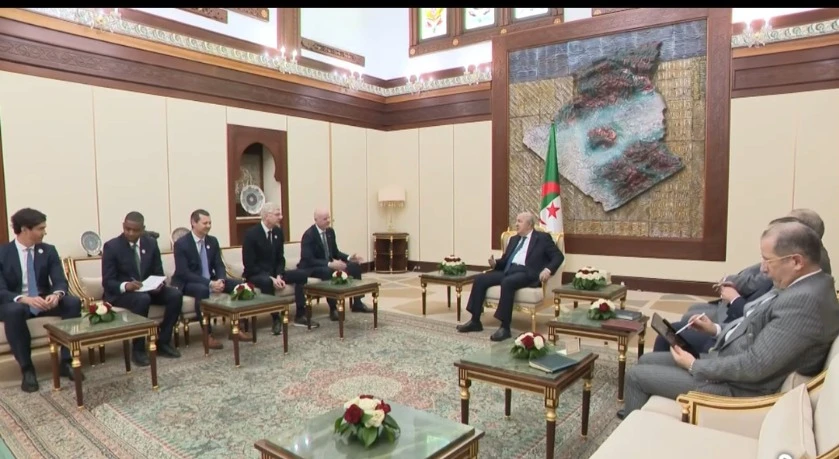 رئيس الجمهورية يستقبل رئيس الاتحاد الدولي لكرة القدم