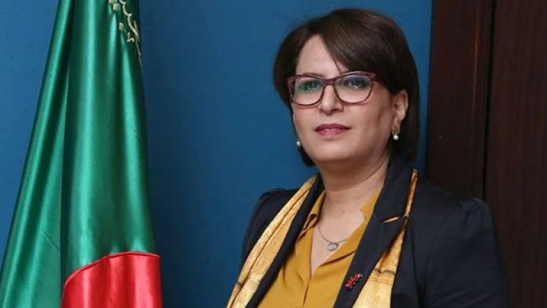 السيدة بن دودة تستلم مهامها كوزيرة للثقافة والفنون