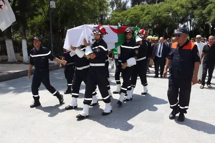 جثمان المجاهد "سي نور الدين" يوارى الثرى بمقبرة العالية