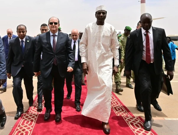 الوزير الأول يشرع في زيارة رسمية إلى النيجر
